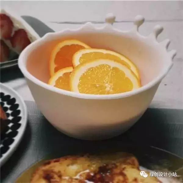 呈牛奶四濺狀的食器,來自于設(shè)計師的童趣設(shè)計